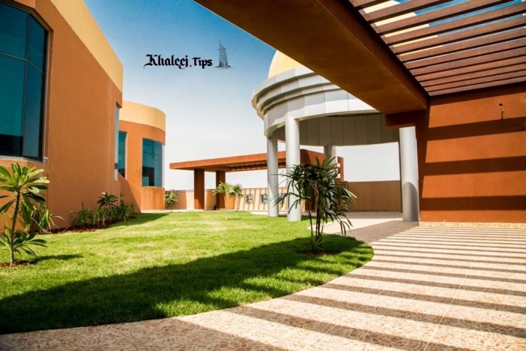 Pros and Cons of Makateb Building